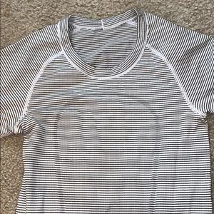 Lululemon Size 2 Swiftly Tech Short Sleeve